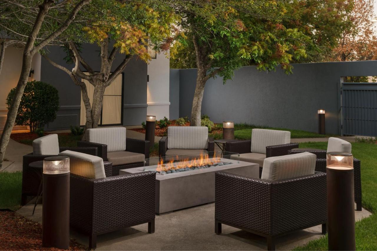 Courtyard By Marriott Dallas Льюисвилл Экстерьер фото