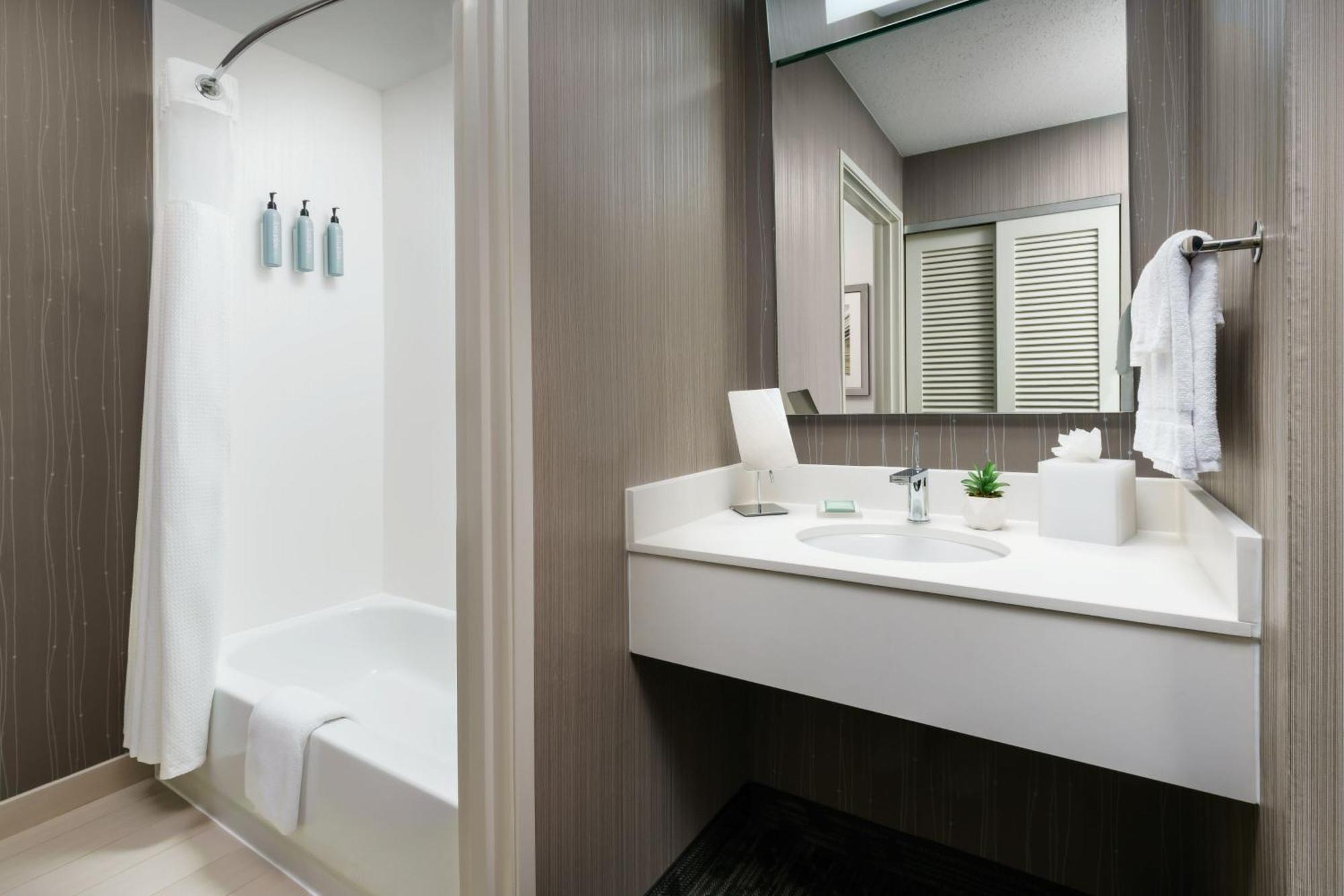 Courtyard By Marriott Dallas Льюисвилл Экстерьер фото
